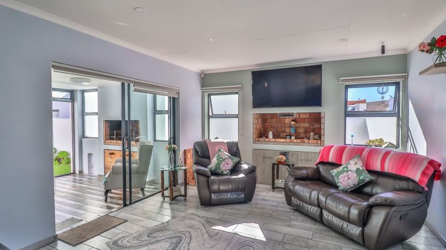 3 Bedroom Property for Sale in Golden Mile Western Cape
